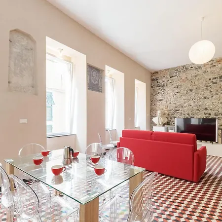 Societa Mutuo Soccorso, Apartment *