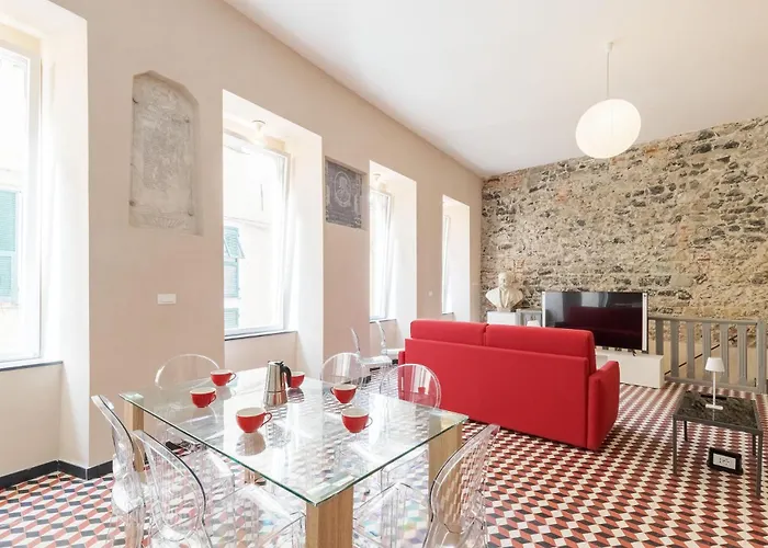 Societa Mutuo Soccorso, Διαμέρισμα *